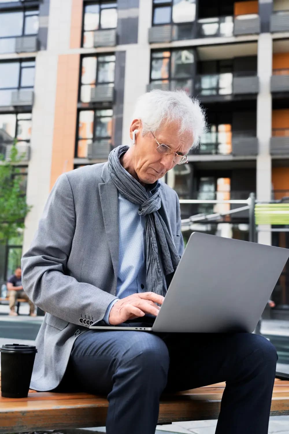 Pessoas usando notebook